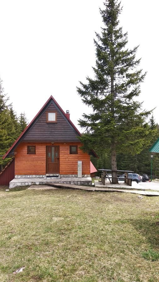 Комплексы для отдыха с коттеджами/бунгало Bungalows Krstajić Жабляк